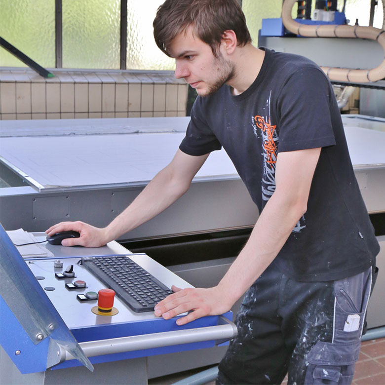 Türenwerk - Haustürproduktion CNC-Fräse